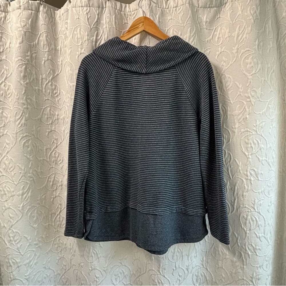 J Jill striped top size Medium Petite - Picture 3 of 6